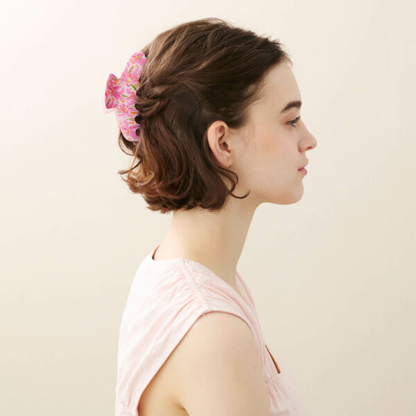 Alexandre de Paris - Haarklammer FLORALIE 11,5 cm rosa ACCL-7706-50P23Q_model (1)