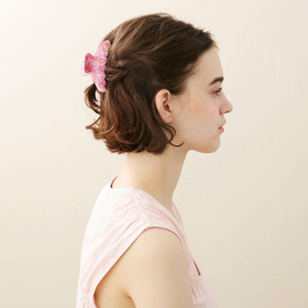 Alexandre de Paris - Haarklammer FLORALIE 8,5 cm rosa ACCM-7705-60P23Q_model (1)