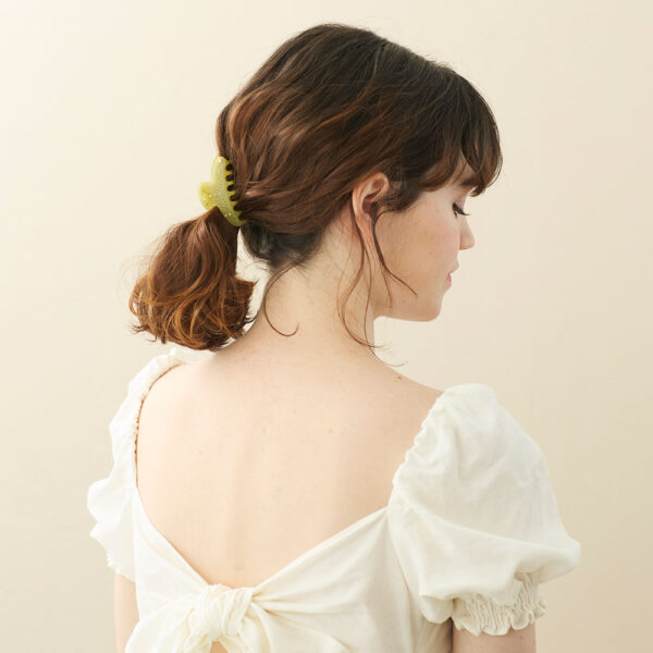 Alexandre de Paris - Haarklammer MOUCHARABIEH 6 cm khaki ACCS-17752-04K-O_model