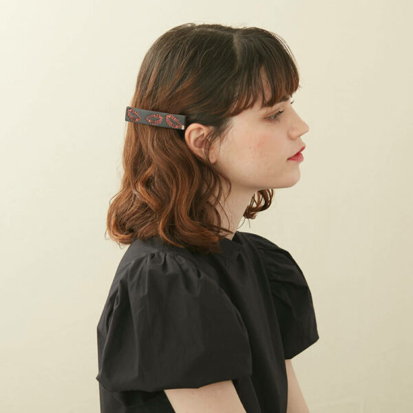 Alexandre de Paris - Haarspange BISOU 8 cm schwarz AA8-17725-03R_model