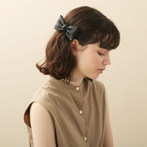 Alexandre de Paris - Haarspange LACHER PRISE 8 cm schwarz TA8-1C-A22N_model